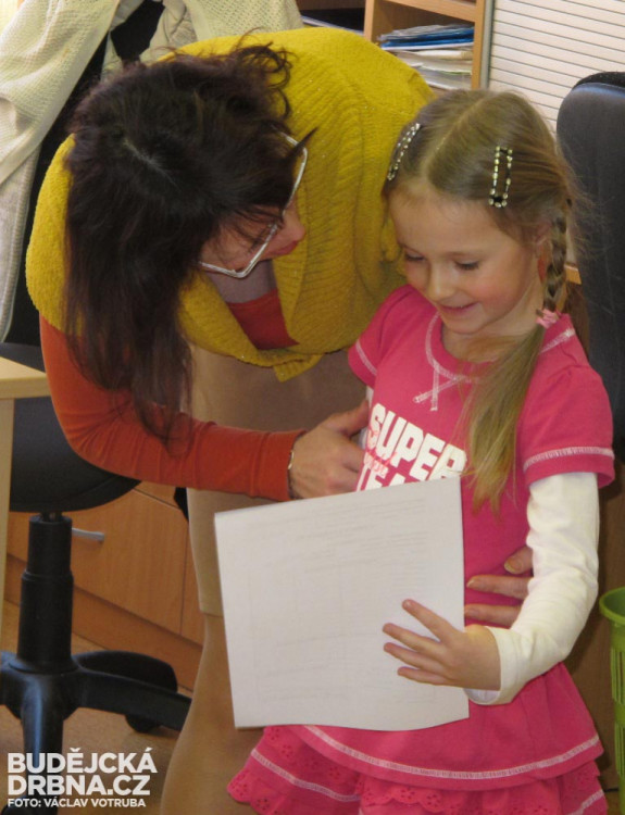 Prvňáčci ze ZŠ Baarova dostali pololetní vysvědčení