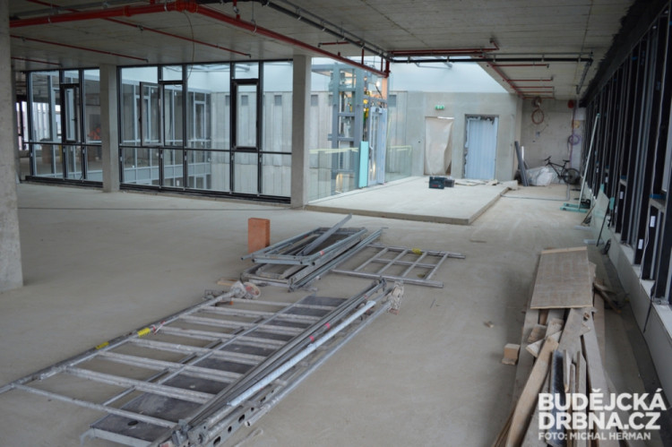 Stavební práce na parkovacím domě v ulici F. A. Gerstnera