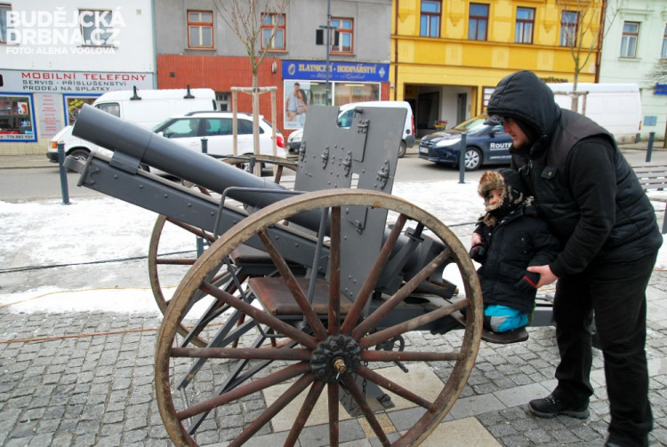 Kluci obdivovali děla