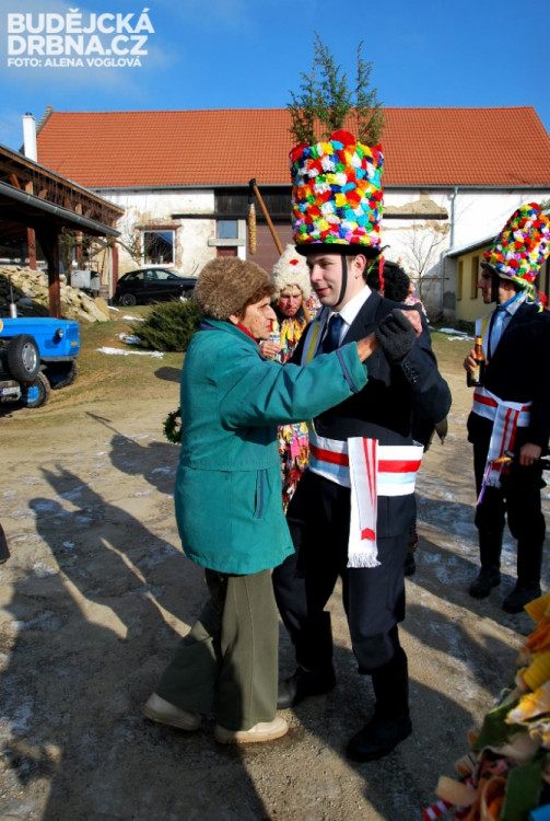 Taneček s obyvatelkou domu