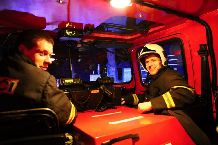 Požár a rozsáhlá pátrací akce. Noční cvičení plánovali dva roky