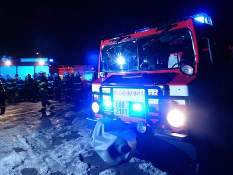 Požár a rozsáhlá pátrací akce. Noční cvičení plánovali dva roky