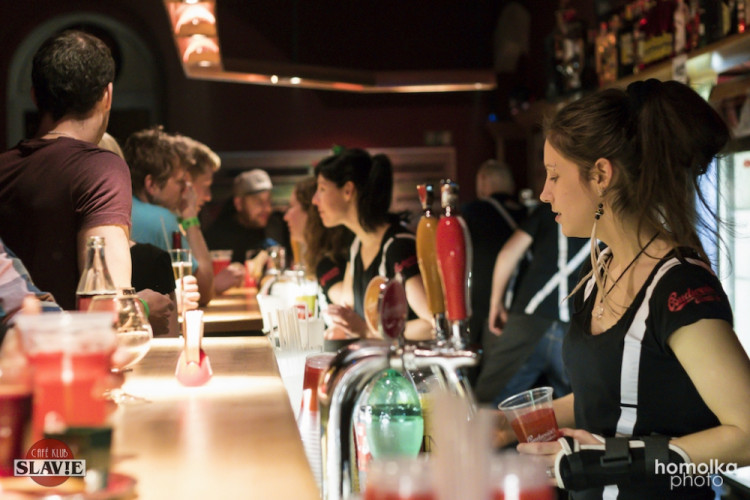 Kapela Monkey Business řádila v Café Klubu Slavie