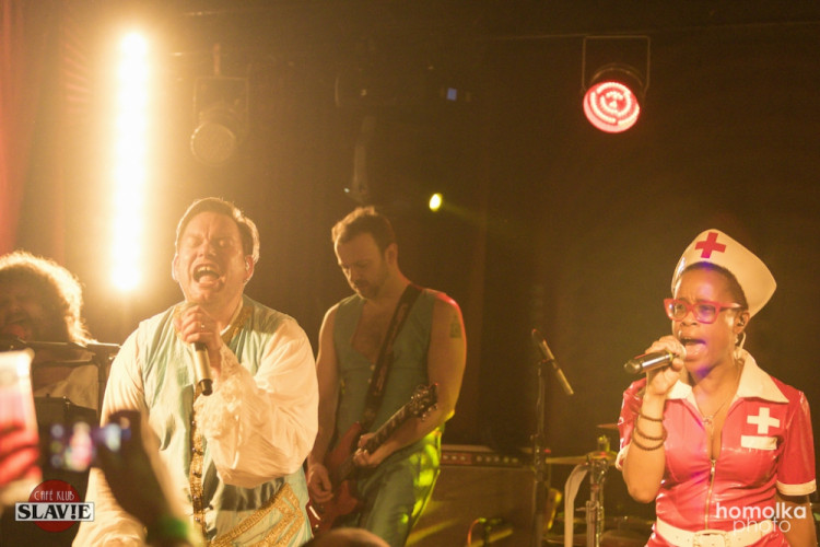Kapela Monkey Business řádila v Café Klubu Slavie