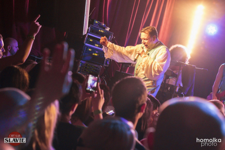 Kapela Monkey Business řádila v Café Klubu Slavie