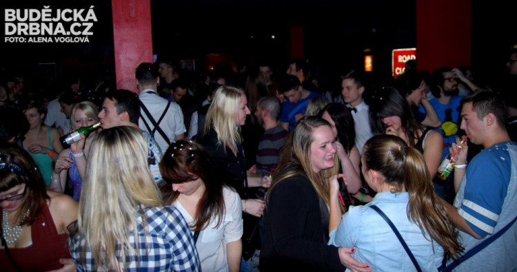 DJ Fox roztančil studenty ještě před koncertem