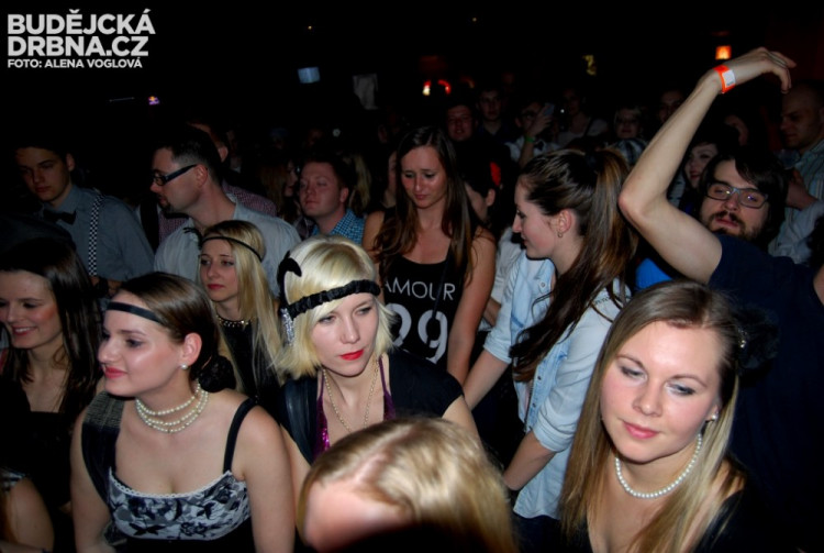 Klub K2 praskal běhen koncertu ve švech