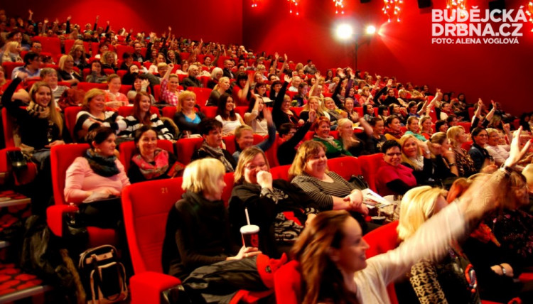 Všechny přítomné dívky chtěly vyhrát věci španělské značky