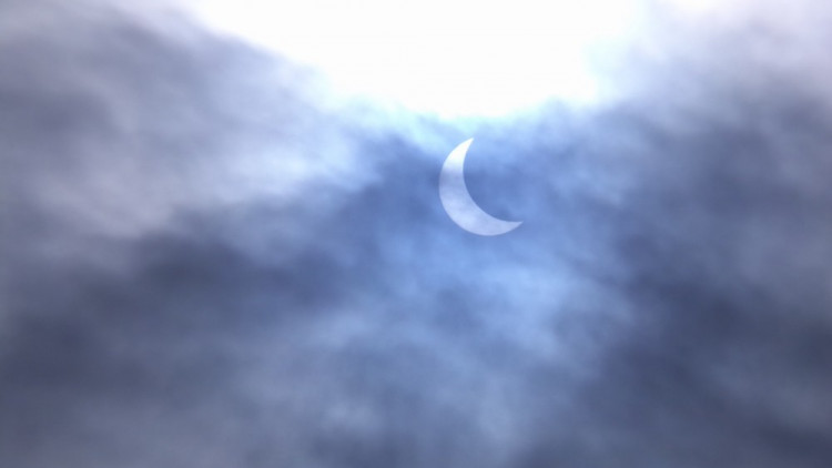 Částečné zatmění Slunce. Foto: Dominik Svach