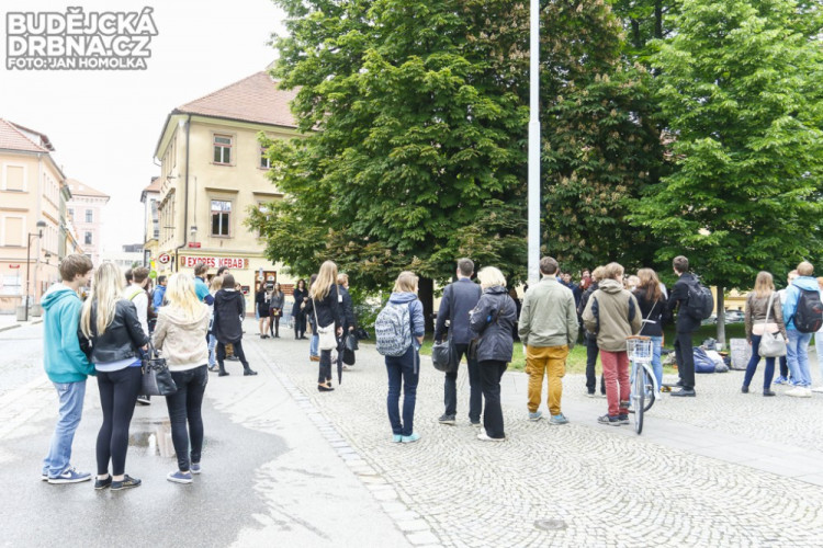 Studenti konzervatoře hrají v MHD