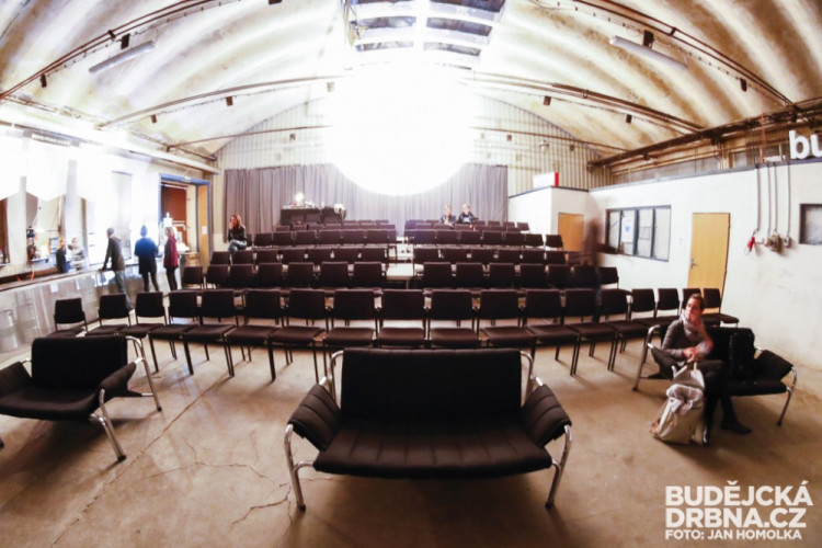 11:55 - Střepy a chlebíčky