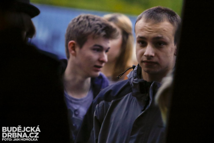 11:55 - Střepy a chlebíčky