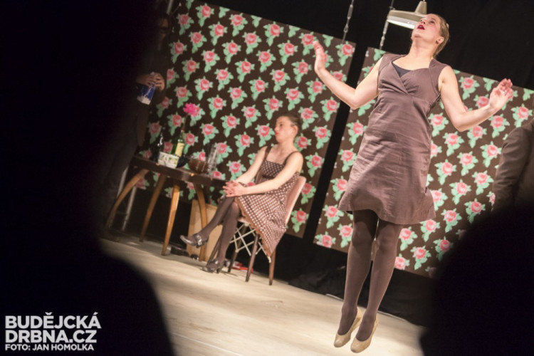 11:55 - Střepy a chlebíčky