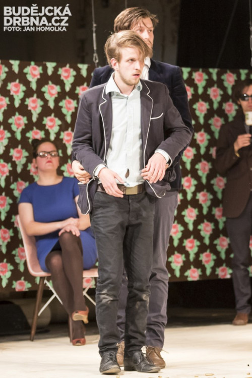 11:55 - Střepy a chlebíčky