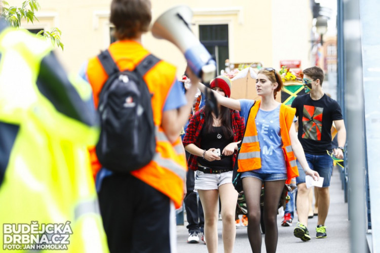 Průvod Budějovického Majálesu 2015