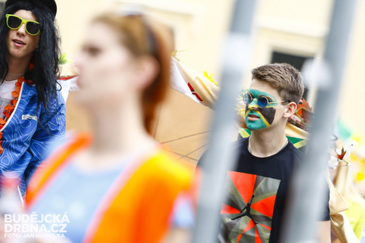 Průvod Budějovického Majálesu 2015