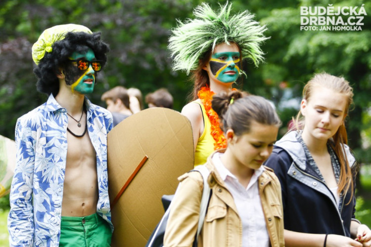 Průvod Budějovického Majálesu 2015