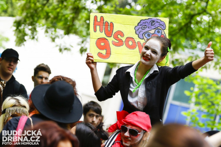 Průvod Budějovického Majálesu 2015