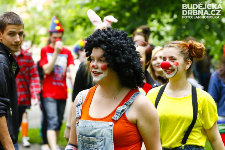 Průvod Budějovického Majálesu 2015