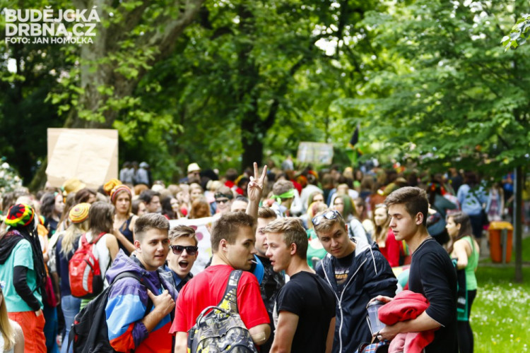 Průvod Budějovického Majálesu 2015