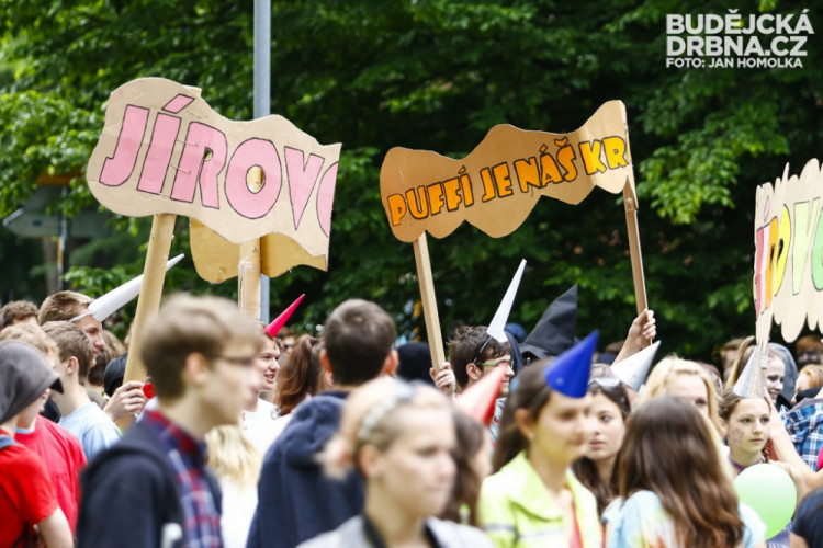 Průvod Budějovického Majálesu 2015