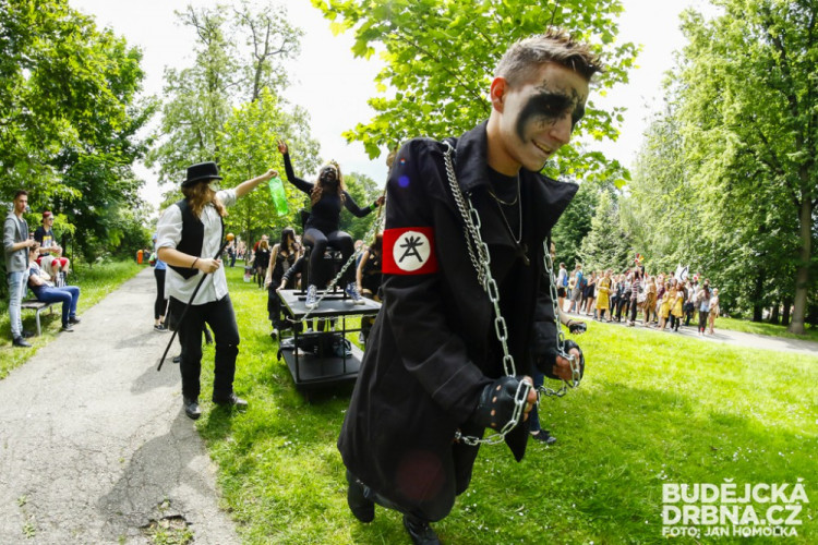 Průvod Budějovického Majálesu 2015