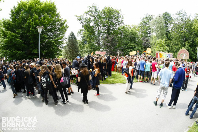 Průvod Budějovického Majálesu 2015