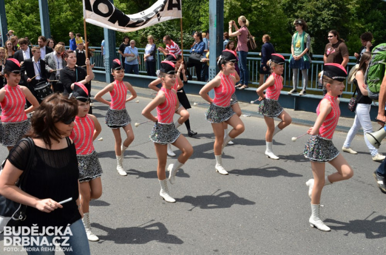 Průvod Budějovického Majálesu 2015