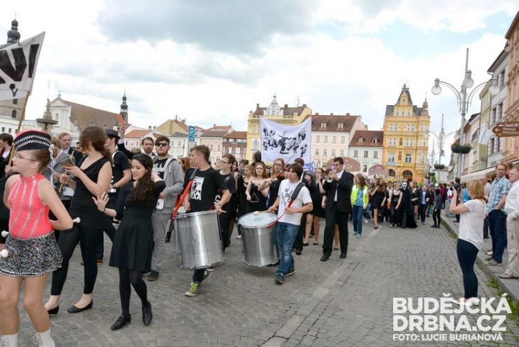 Průvod Budějovického Majálesu 2015