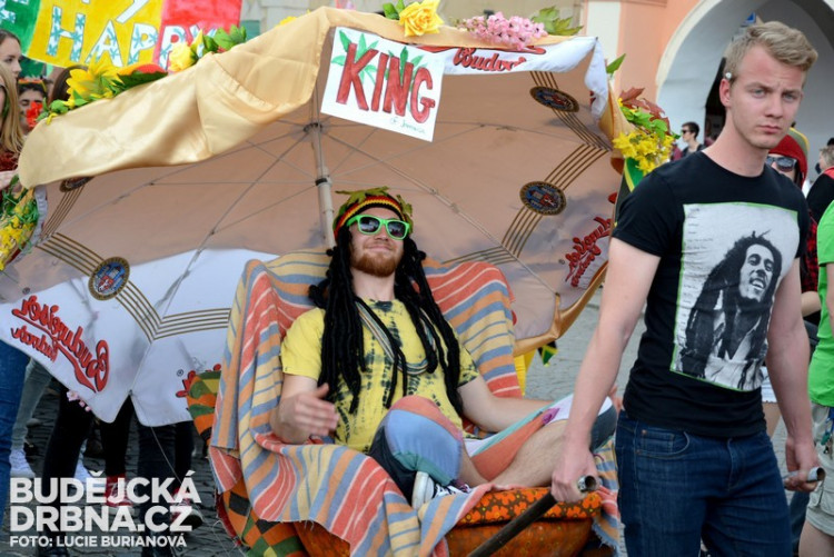 Průvod Budějovického Majálesu 2015