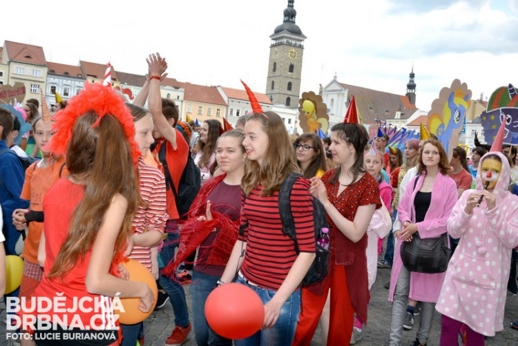Průvod Budějovického Majálesu 2015