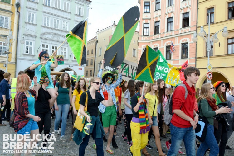 Průvod Budějovického Majálesu 2015