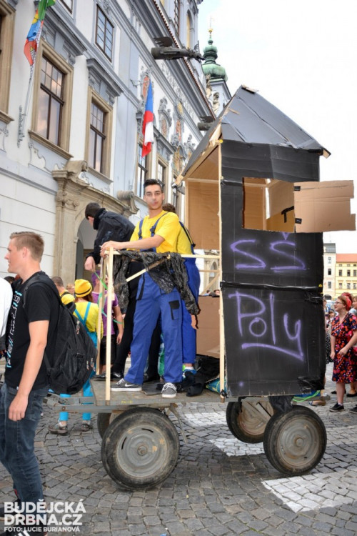 Průvod Budějovického Majálesu 2015