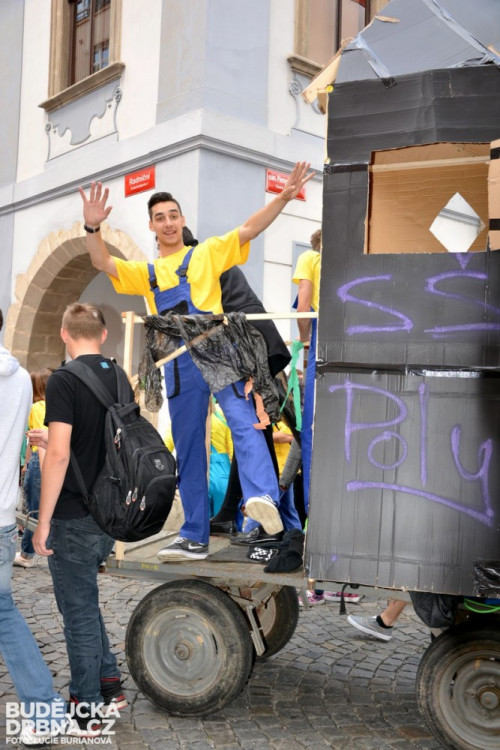 Průvod Budějovického Majálesu 2015