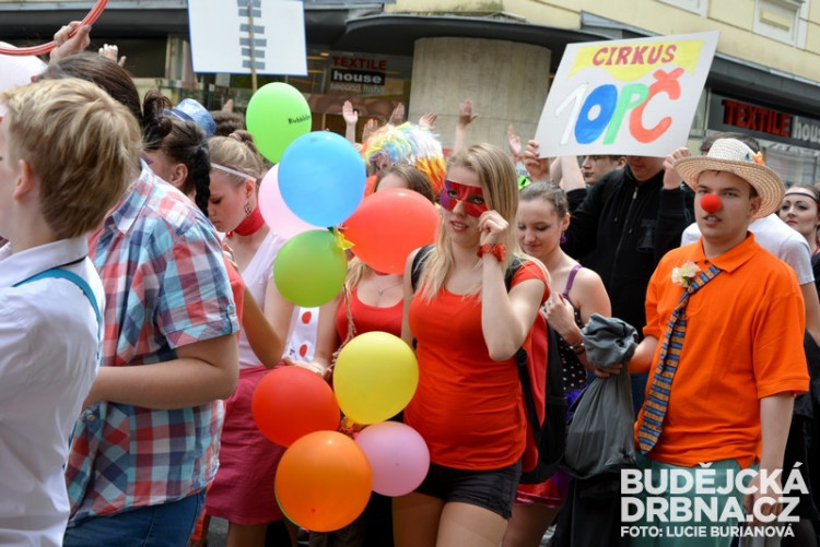 Průvod Budějovického Majálesu 2015