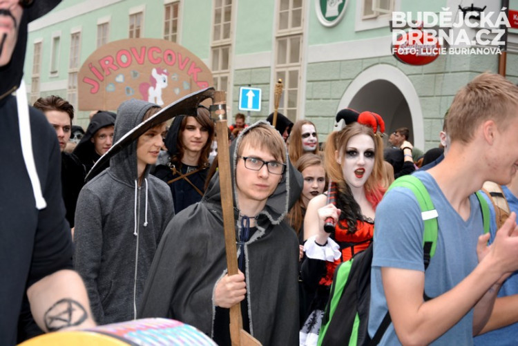 Průvod Budějovického Majálesu 2015