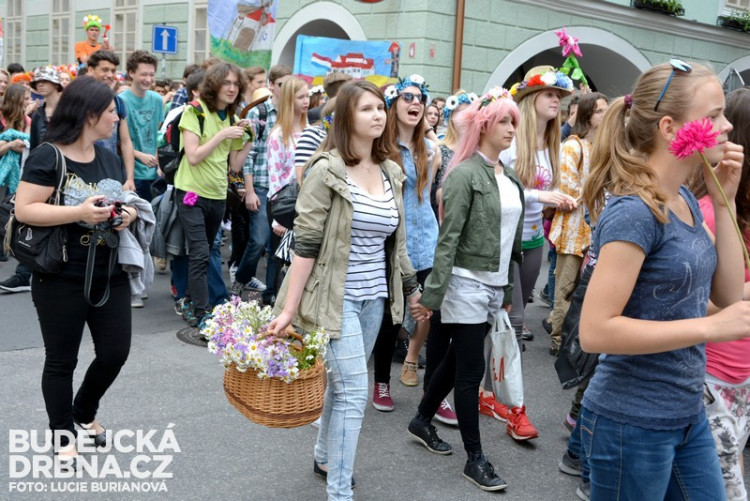 Průvod Budějovického Majálesu 2015