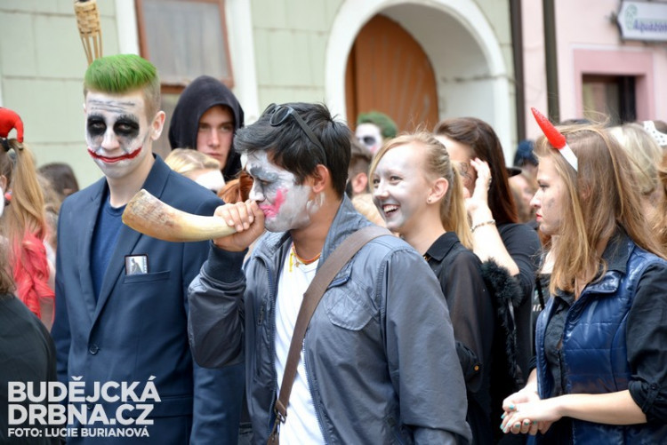 Průvod Budějovického Majálesu 2015