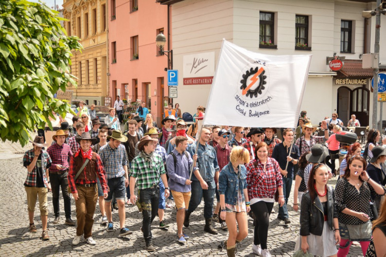 Průvod Budějovického Majálesu 2015. Foto: Dominik Svoboda