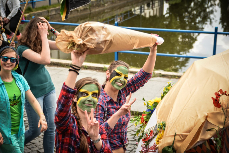 Průvod Budějovického Majálesu 2015. Foto: Dominik Svoboda
