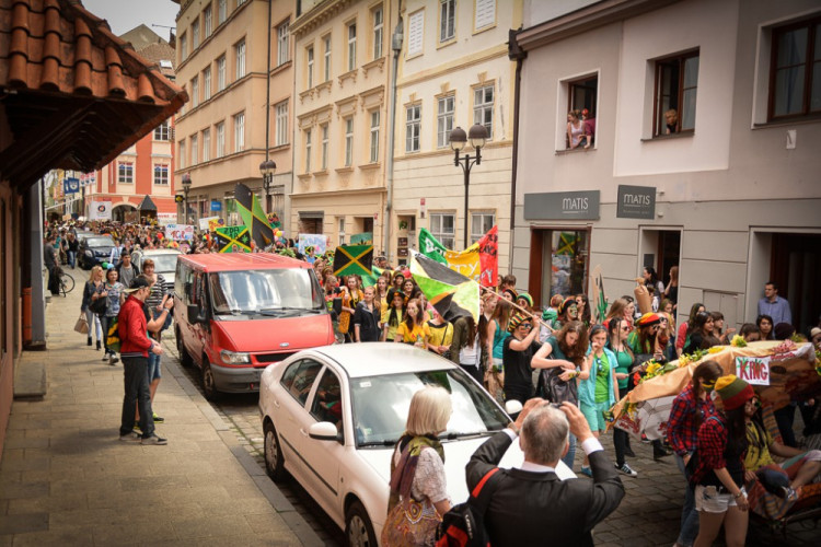 Průvod Budějovického Majálesu 2015. Foto: Dominik Svoboda