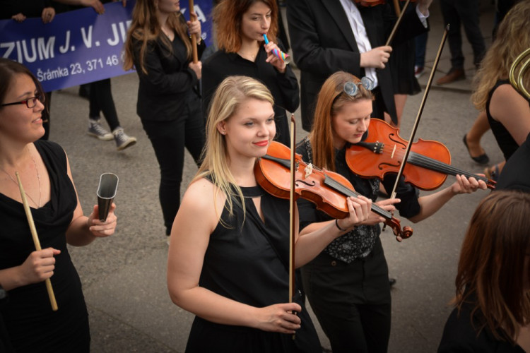 Průvod Budějovického Majálesu 2015. Foto: Dominik Svoboda