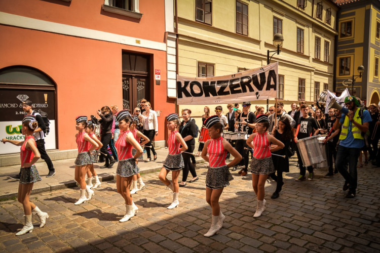 Průvod Budějovického Majálesu 2015. Foto: Dominik Svoboda