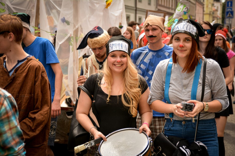 Průvod Budějovického Majálesu 2015. Foto: Dominik Svoboda