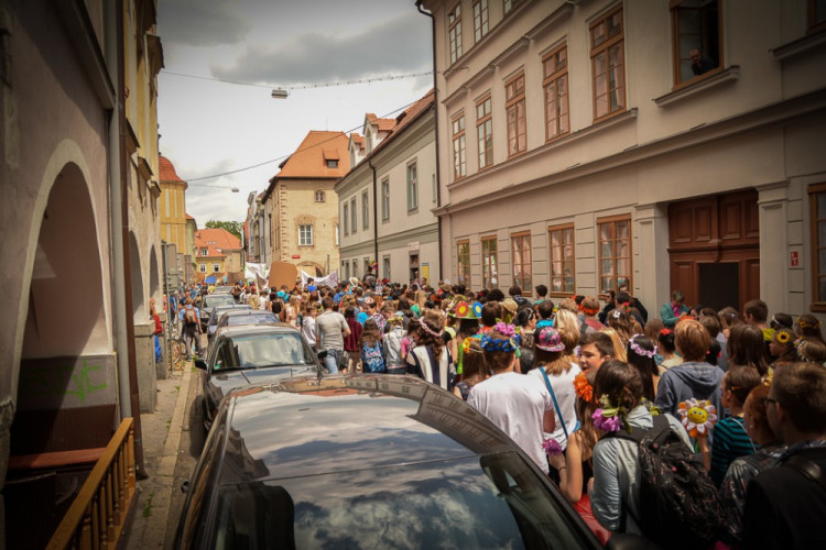 Průvod Budějovického Majálesu 2015. Foto: Dominik Svoboda