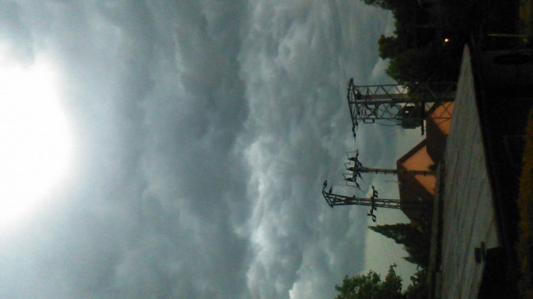 Čtenářská fotogalerie - nedělní bouře vašima očima