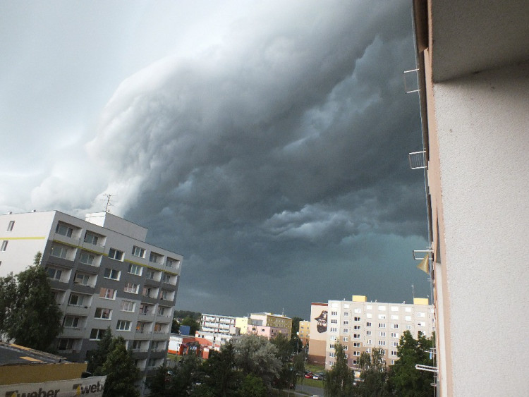 Čtenářská fotogalerie - nedělní bouře vašima očima
