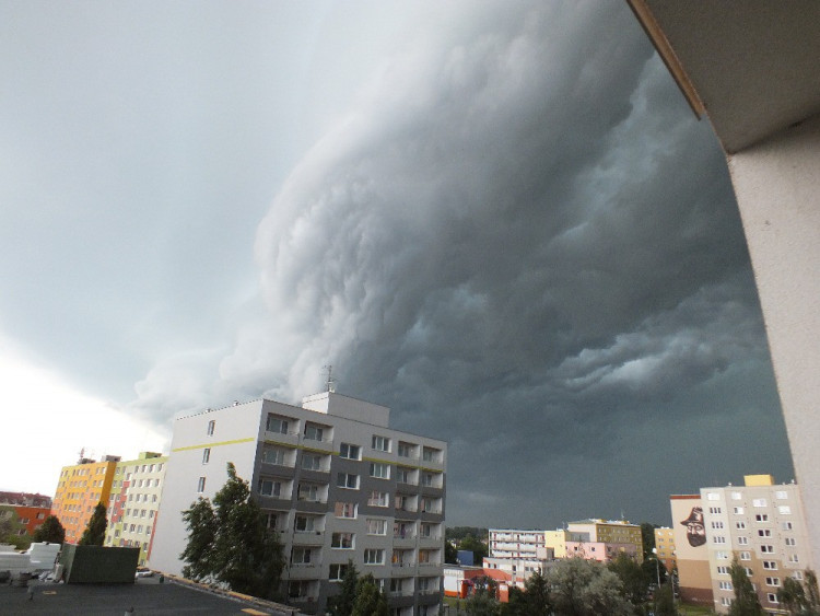 Čtenářská fotogalerie - nedělní bouře vašima očima