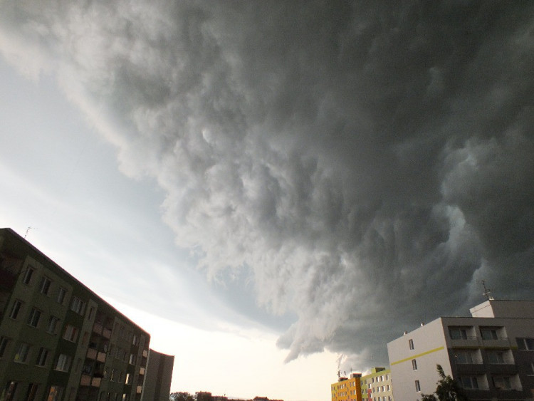 Čtenářská fotogalerie - nedělní bouře vašima očima