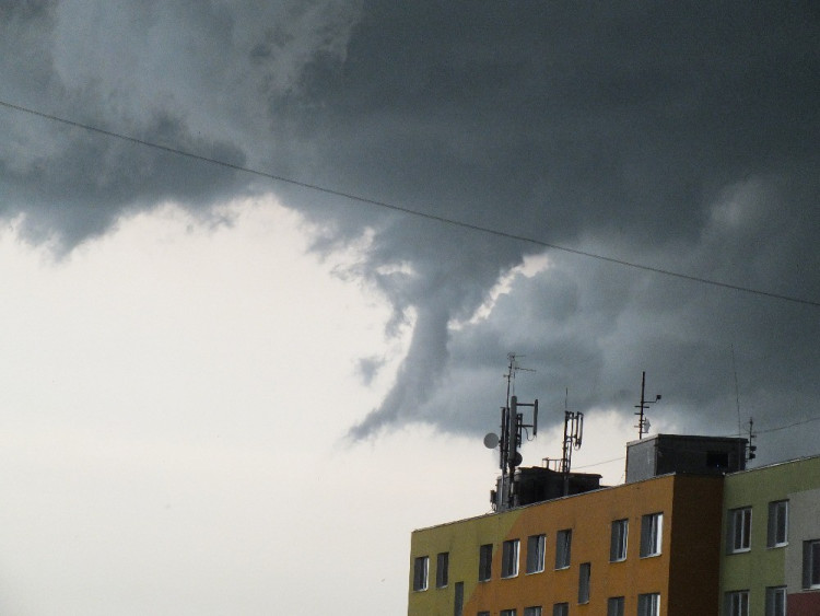 Čtenářská fotogalerie - nedělní bouře vašima očima